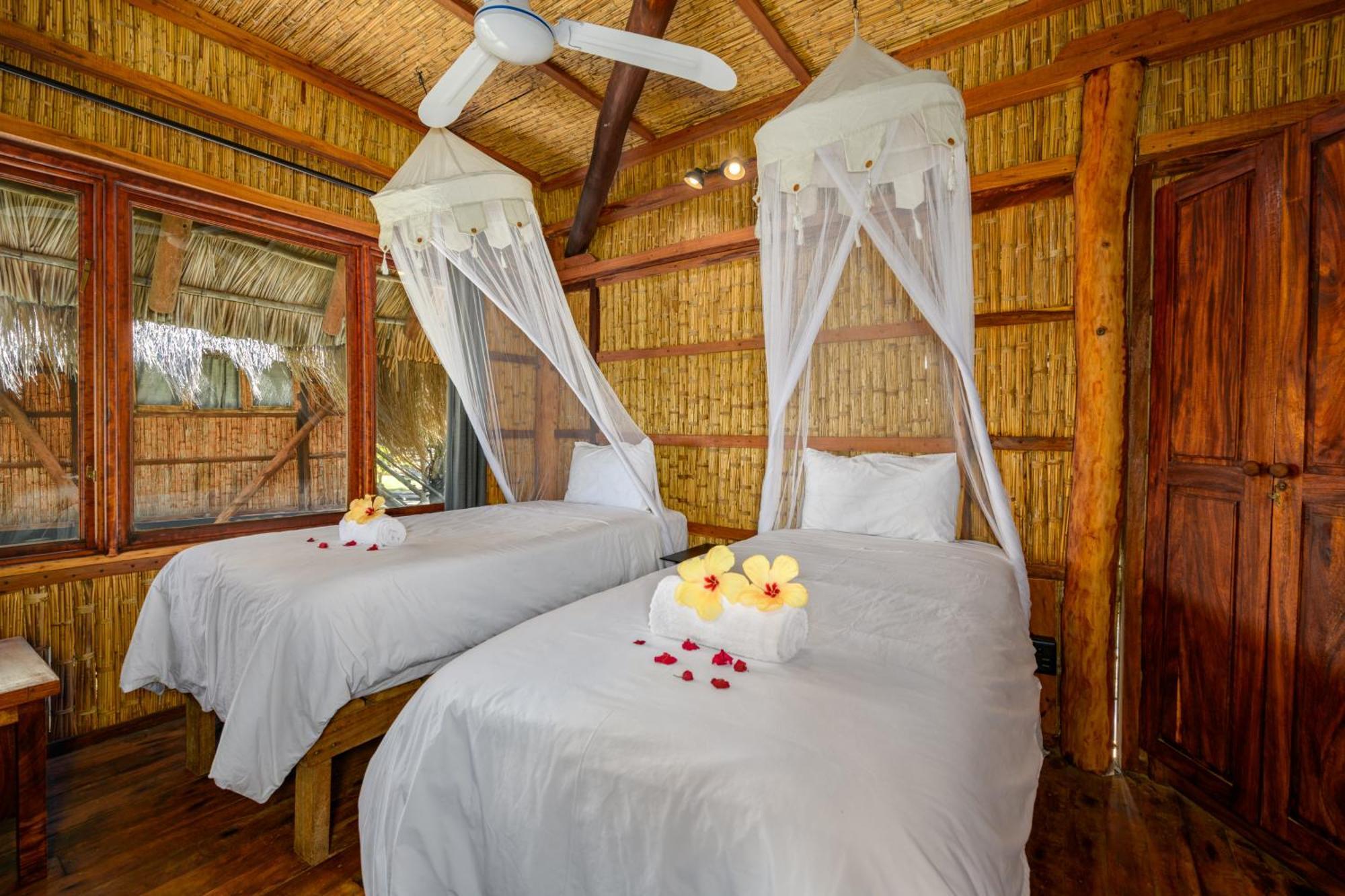 Ocean Pearl Beach Lodge فيلانكولوس المظهر الخارجي الصورة