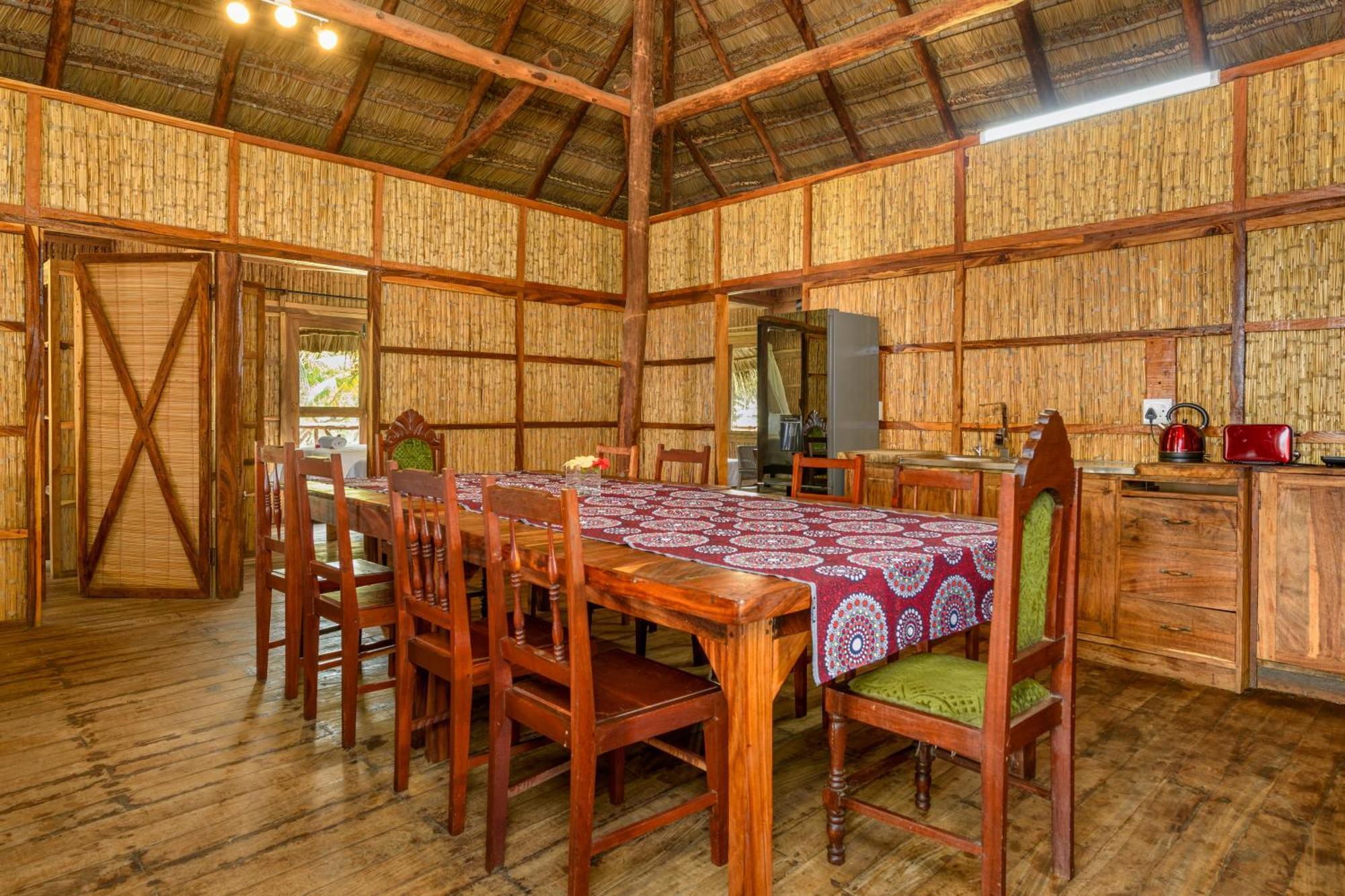 Ocean Pearl Beach Lodge فيلانكولوس المظهر الخارجي الصورة